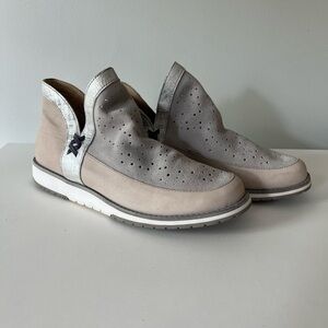 Emu Australia Women's Size 7 Perforated Summer boots Leather Pull Slip On Shoes